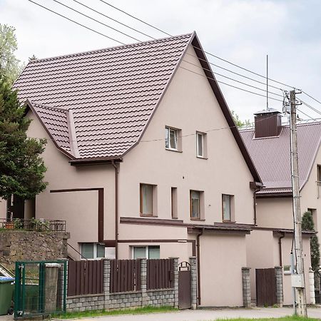 Groundfloor Apartment On The Green Hill Каунас Екстериор снимка