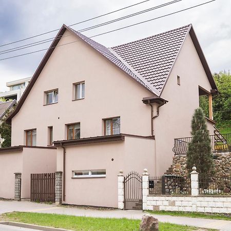 Groundfloor Apartment On The Green Hill Каунас Екстериор снимка