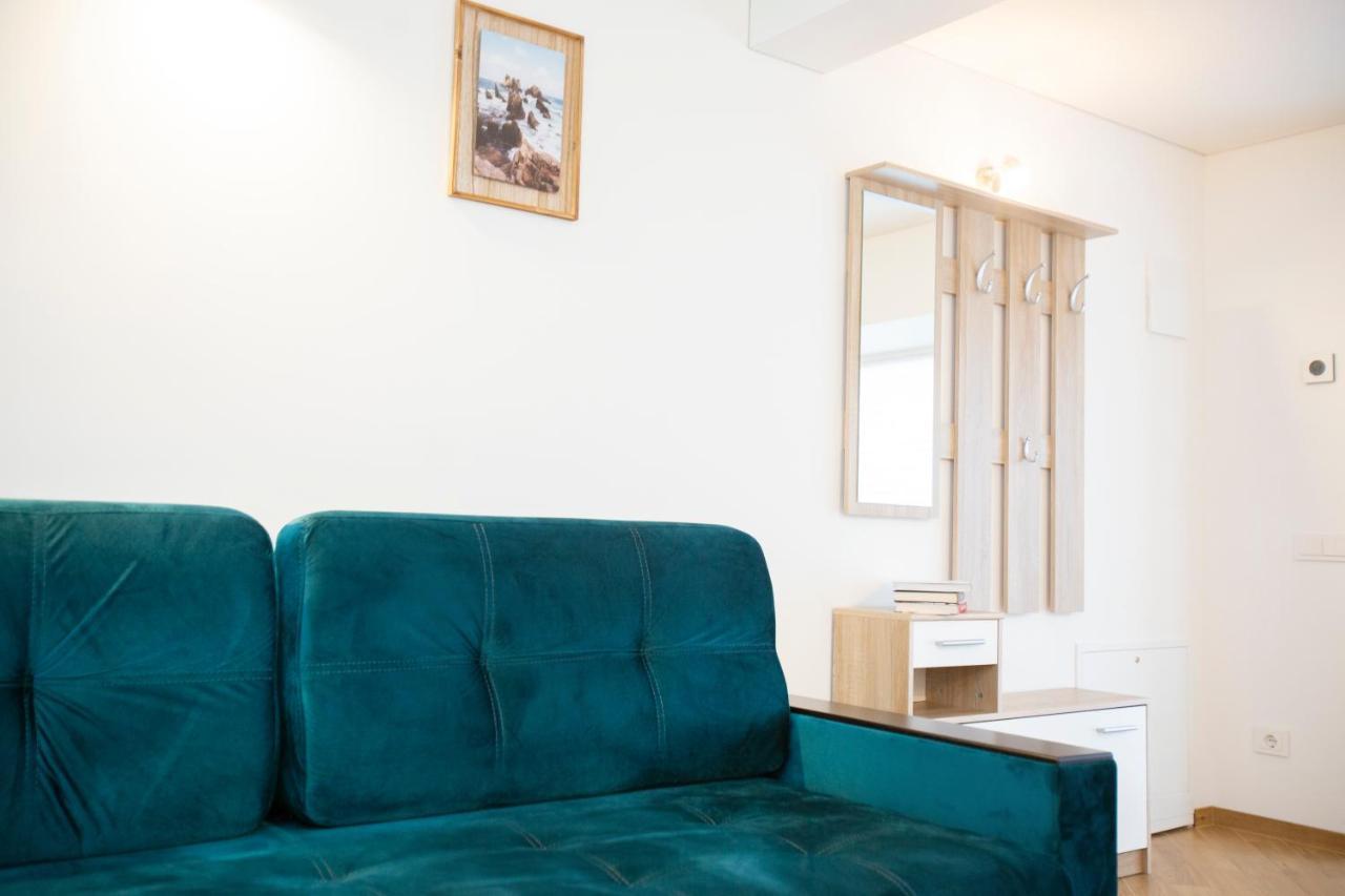 Groundfloor Apartment On The Green Hill Каунас Екстериор снимка