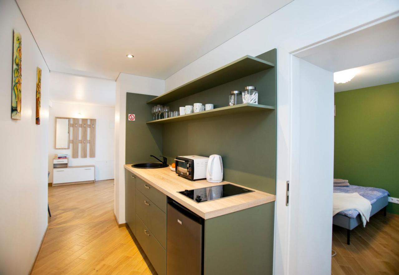 Groundfloor Apartment On The Green Hill Каунас Екстериор снимка